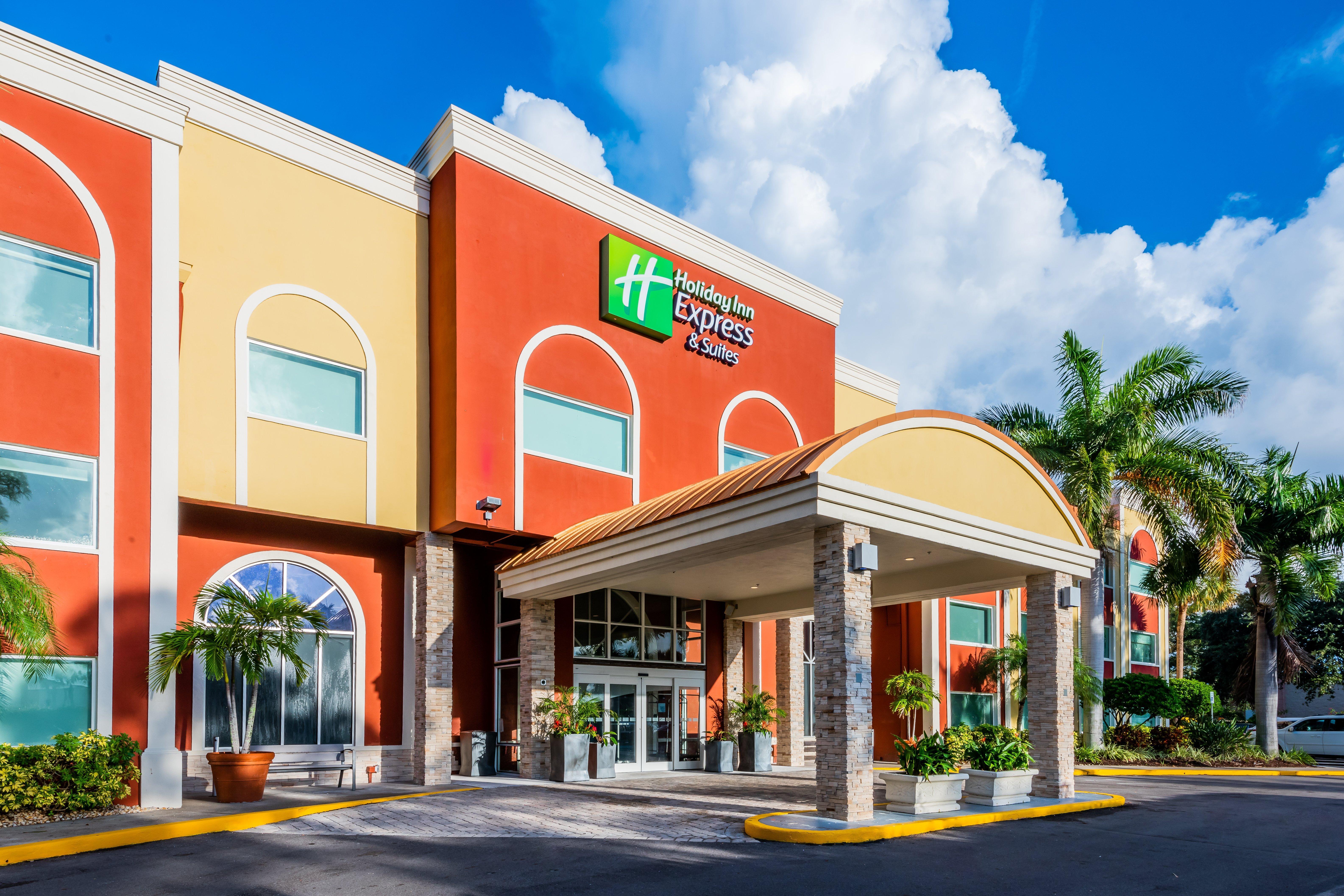 Holiday Inn Express Hotel & Suites Bradenton West By Ihg Exterior foto