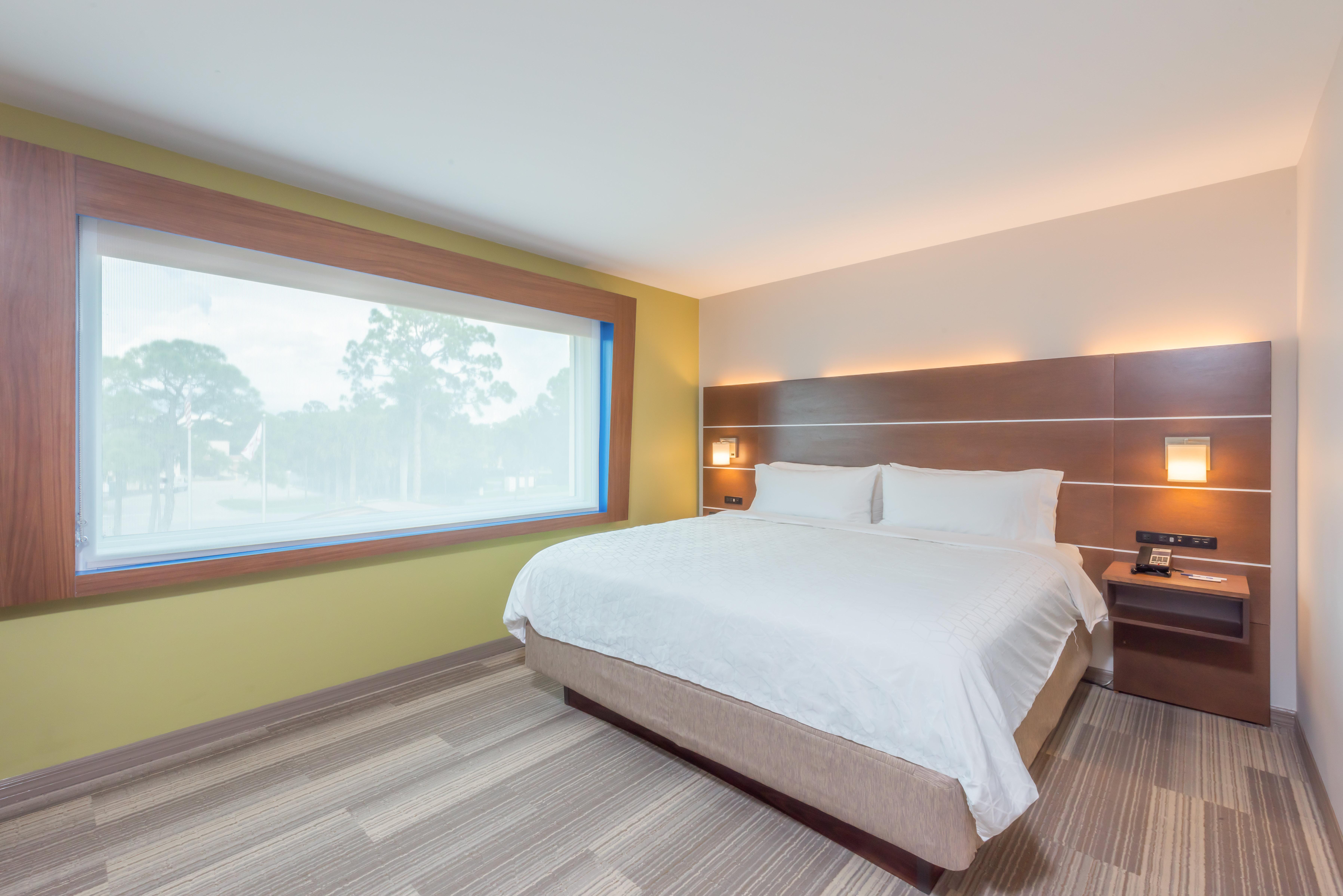 Holiday Inn Express Hotel & Suites Bradenton West By Ihg Exterior foto