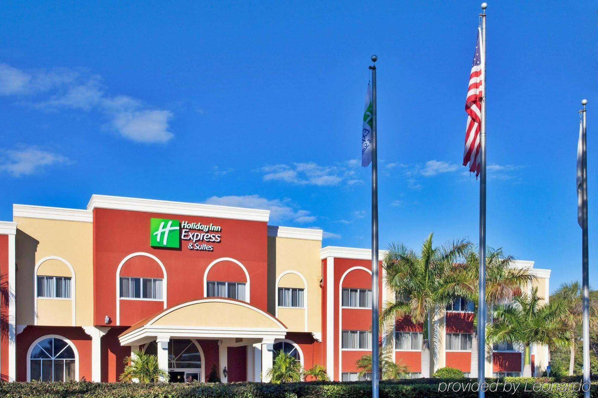 Holiday Inn Express Hotel & Suites Bradenton West By Ihg Exterior foto